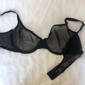 EUC 34D Body by Victoria demi bra